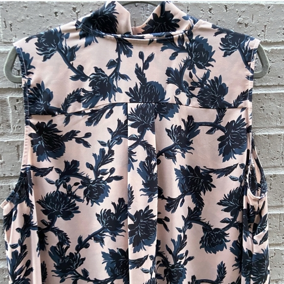 Halogen Sleeveless Blue Rose Tie-Neck Blouse - Picture 2 of 8